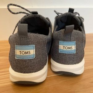 Classic Toms lace-up canvas sneakers (never worn!)